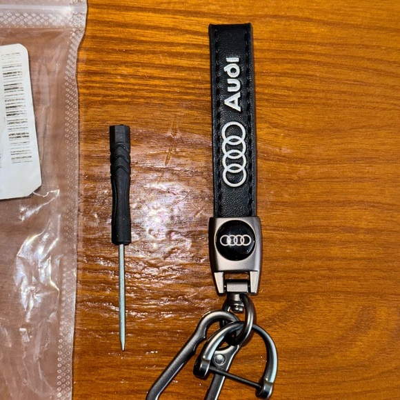 𝐆𝐄𝐍𝐔𝐈𝐍𝐄 𝐋𝐄𝐀𝐓𝐇𝐄𝐑 𝗔𝗨𝗗𝗜 𝐊𝐄𝐘𝐂𝐇𝐀𝐈𝐍 - Picture 1 of 5